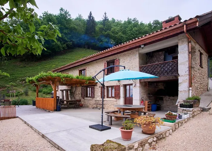 بيت للعطل Maison De Pierre *